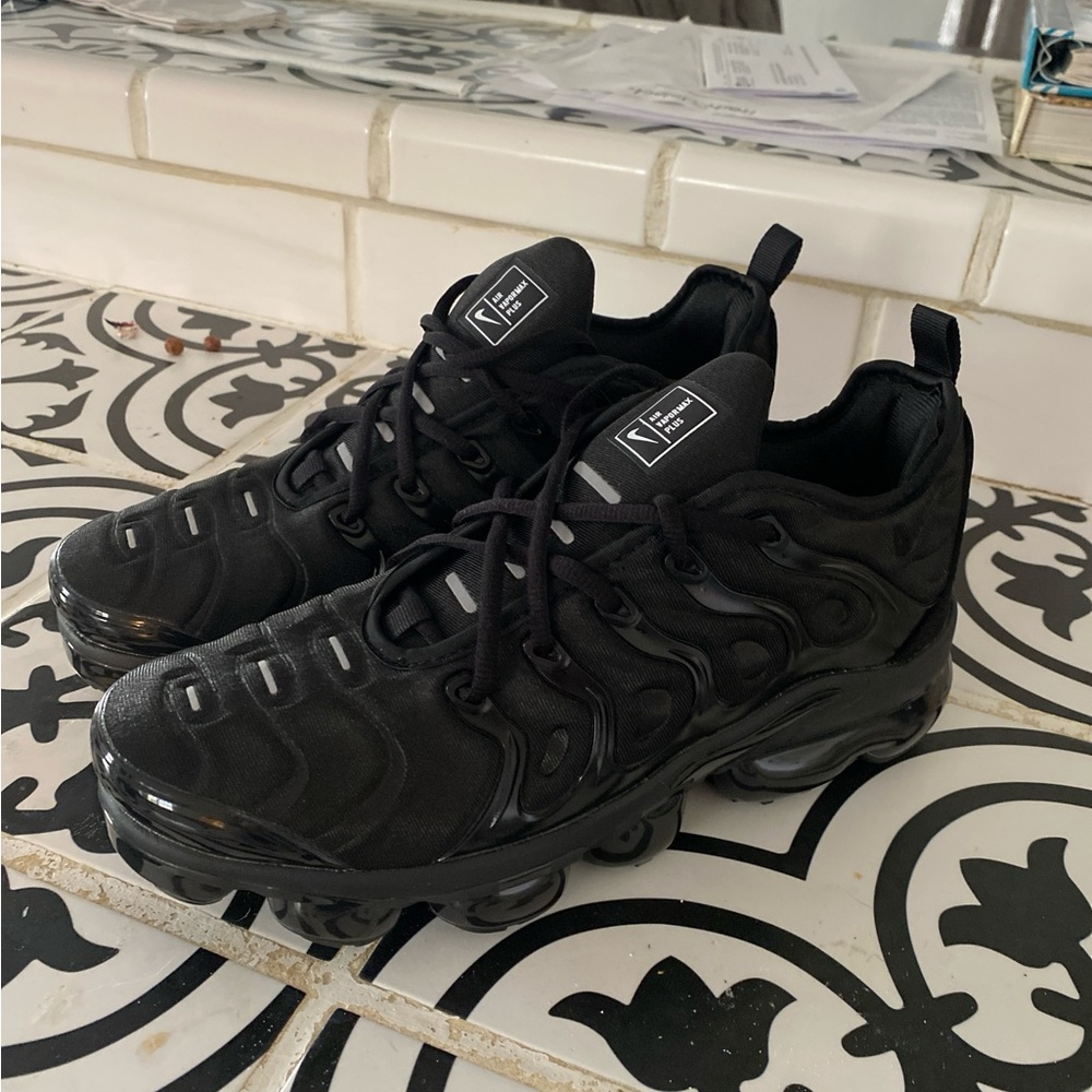 Nike Black Sneakers